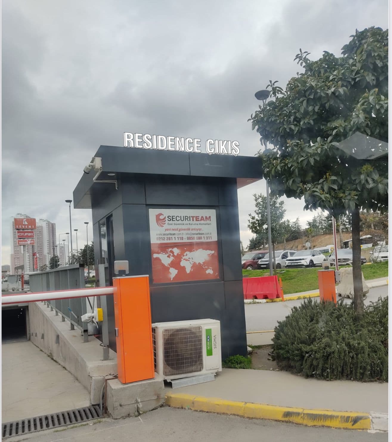 Modern Güvenlik Kulübesi Çıkışı