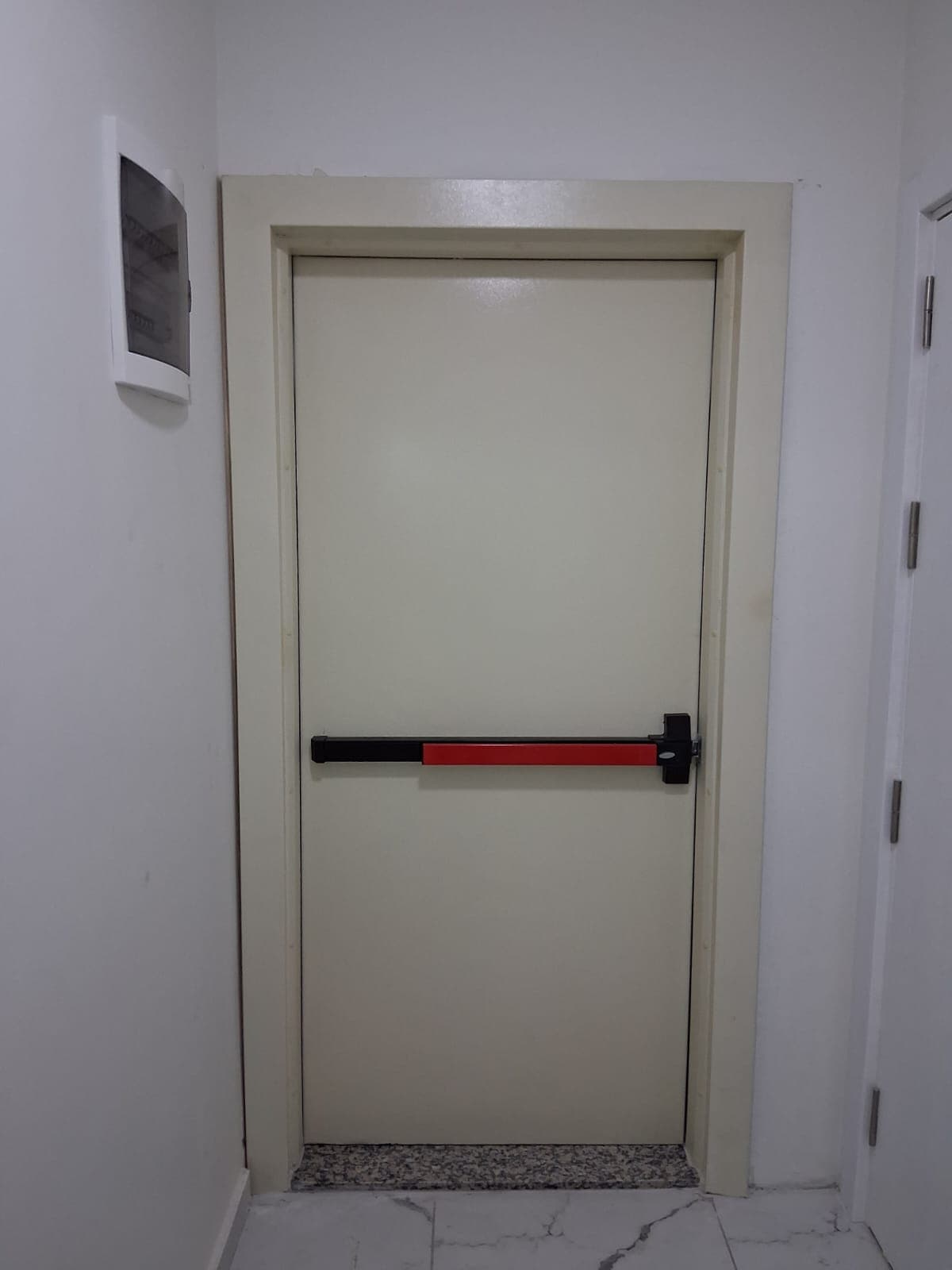 Yangın Çıkış Kapısı ve Panik Bar Sistemi